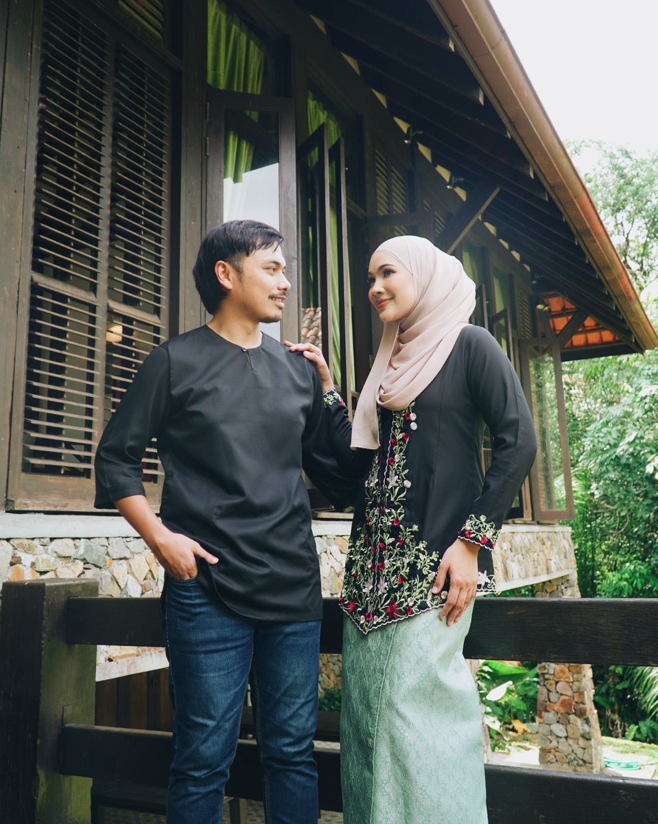 byhisdaisy's tweet photo. Tahun ni ramai betul orang kahwin ek? Kalau dah kahwin tu, raya ni takkan tak pakai sedondon? 🫣 https://t.co/I7rfjUxwnz
