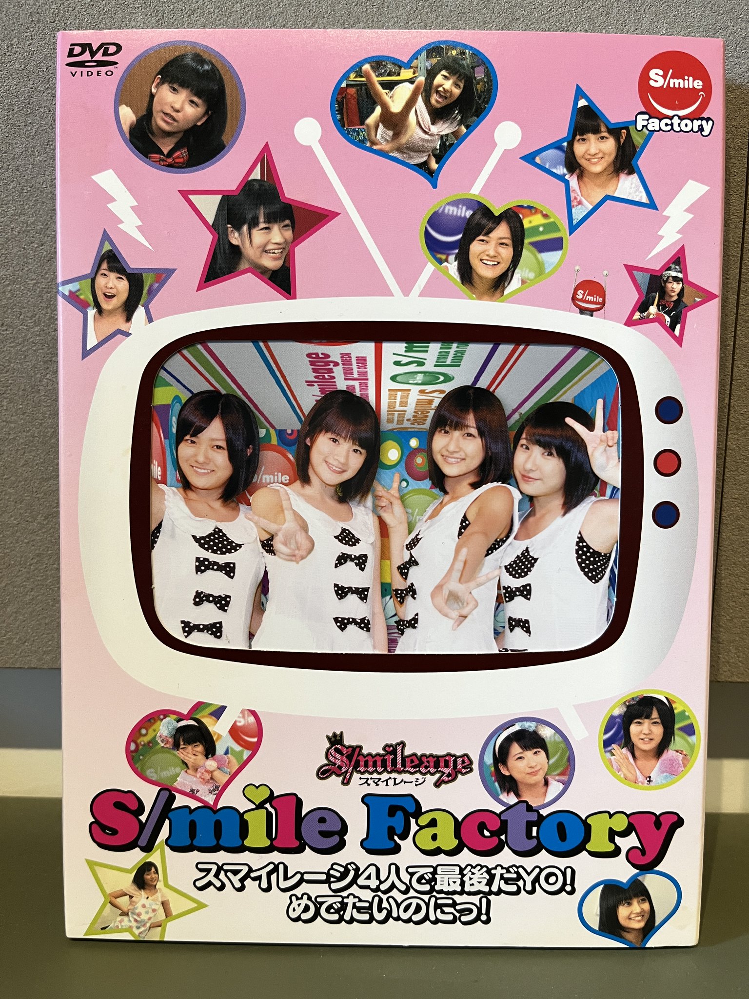 スマイレージ 私は13年前にスペシャで放送されていたスマイレージの冠番組『スマイルファクトリー』の作家をやってまして、トレンドに上がった名前を見てDVD引っ張り出しました。懐かしい！4人ともかわいくて、遠くからデレデレしてたのを思い出しました。  https://t ...