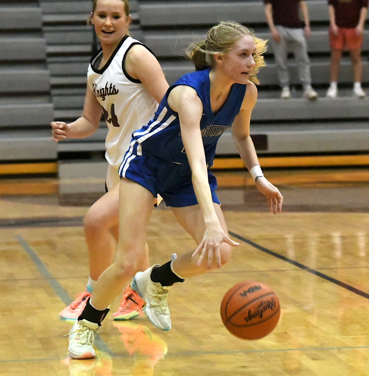 MIPrepZone's tweet photo. GIRLS BASKETBALL: Photo gallery from @WLWLadyHoops vs. @wlngbb2022 in D1 girls basketball district action >> https://t.co/OcPFyFlQMj

@WalledLakeAth @WLWWARRIORS @WalledLkSchools @WLWAthletics https://t.co/LnJv4AJ8N2