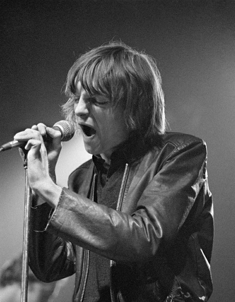 PunkRockStory's tweet photo. Remembering Mark Edward Smith, English singer, songwriter and only constant member of the post-punk group The Fall, born on this day in 1957, Salford.

Photo by David Corio 

#postpunk #thefall #markesmith #history #punkrockhistory #otd https://t.co/bMNSQQqiVJ