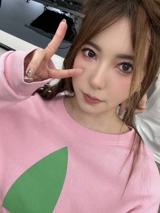 やほ！  今日は海外のお仕事を日本で🙆🏻&zwj;♀️✨ 今週3日間このお仕事🫡✨ https://t.co/KqtaFieREd