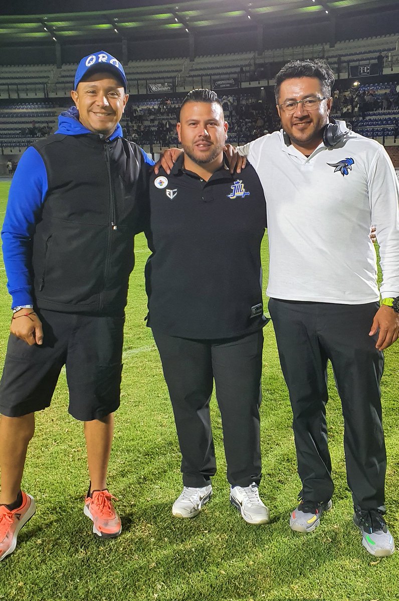Coach_Tella's tweet photo. Amigos de Football; Amigos de Vida 
#MexicanPros @ElCoachManja @CoachVazquez58 https://t.co/FogciVprbM