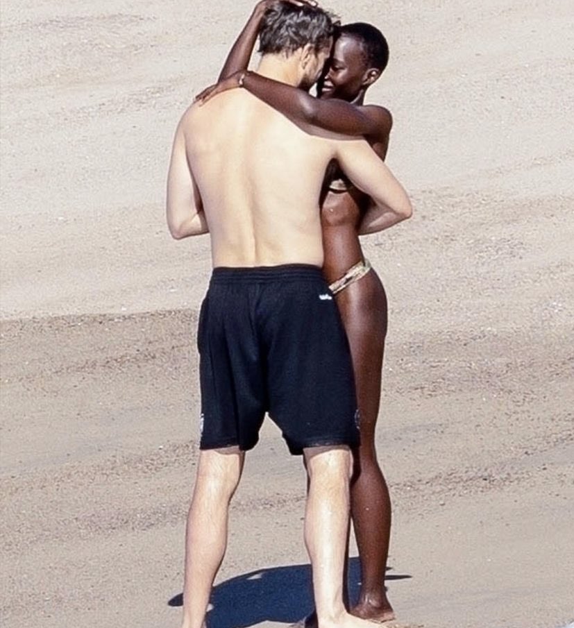 Pacey said if it’s snowing, I ain’t going😌

#JoshuaJackson #LupitaNyongo