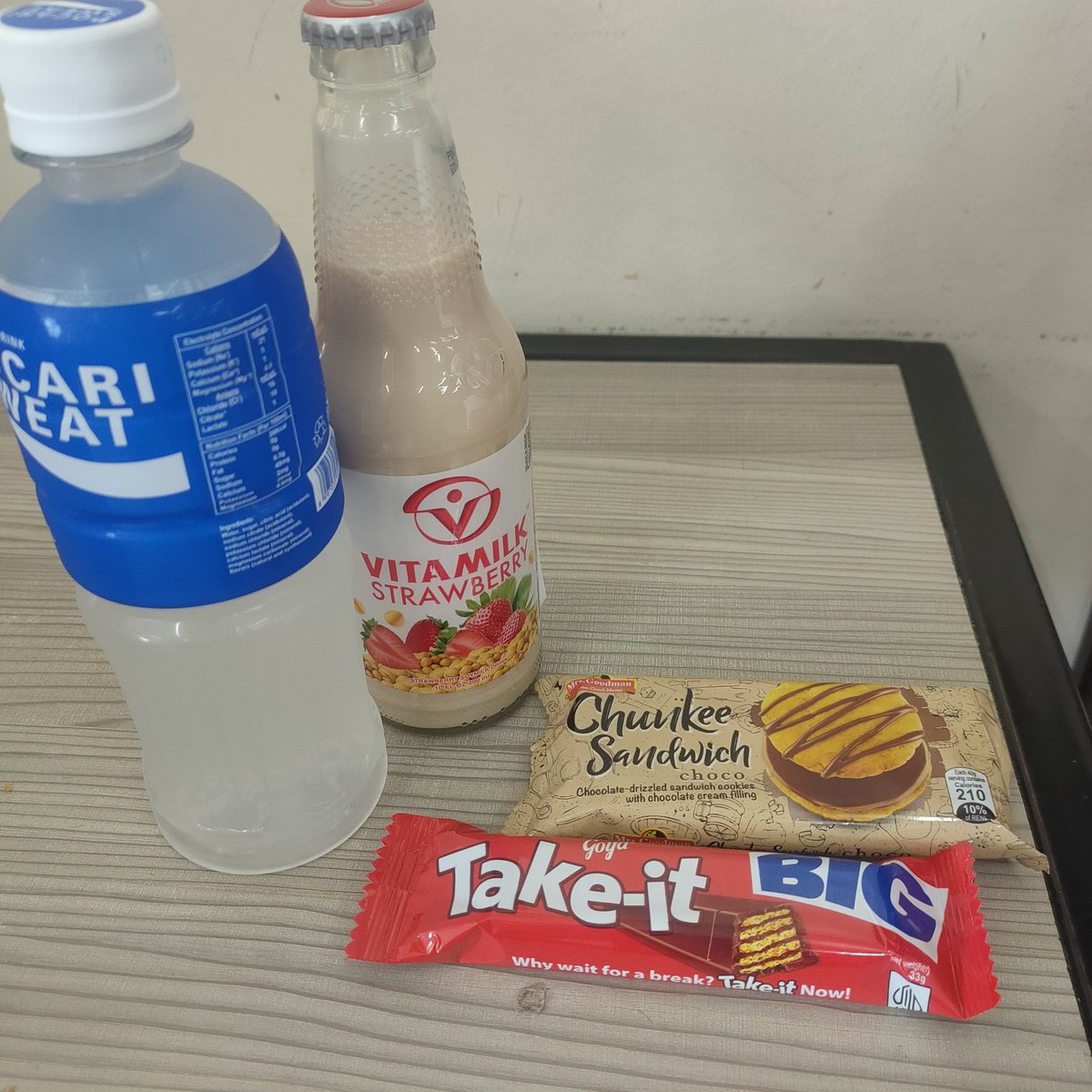 romel_a_d's tweet photo. Good noon 😄. It's sunny day and I need to take a snack 😋🍫🍪🥤. It's literally hot today and although I already took a lunch, I need to have some snack 😊.
@7eleven
#Tuesday #tuesdayvibe #selfies #selfie #snacks #SnackDay #TreatMeTuesday #lunch https://t.co/NATVM9pKtv