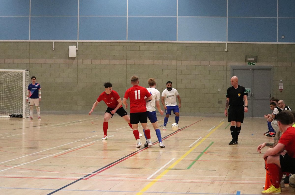 Ian Bailey and Marcin Dworak overseeing the action as Aberdeen and Dundee clashed in a top of the table <a href="/ScottishFutsal/">Scottish Futsal</a> Super League clash last weekend at <a href="/RobertGordonUni/">Robert Gordon University (RGU)</a> 

Pictures by @DundeeFutsal 
<a href="/AberdeenReferee/">Aberdeen & District Referee Association</a>