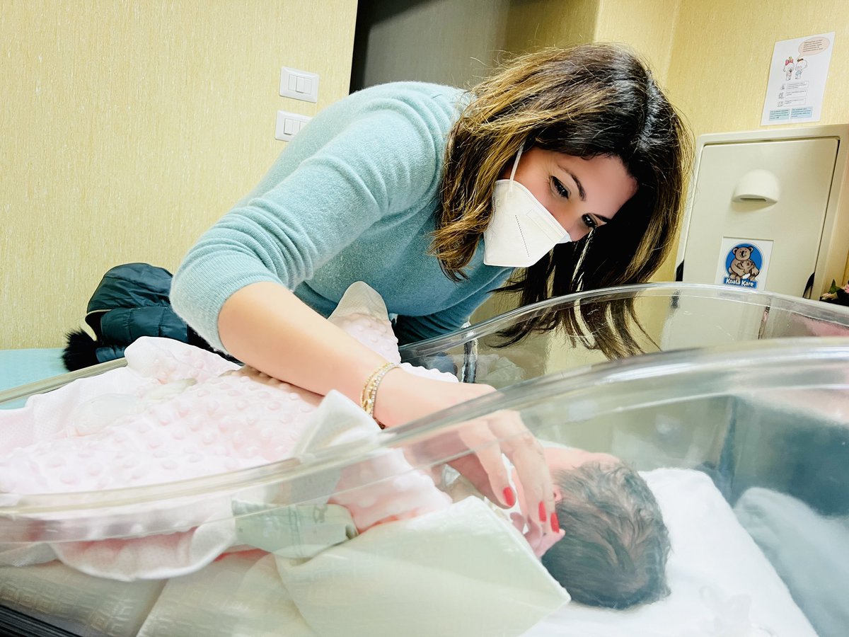 È nata Vittoria, la mia nipotina, con le labbra a cuoricino e le guanciotte tutte da baciare. 

#life #birthday #baby #girl