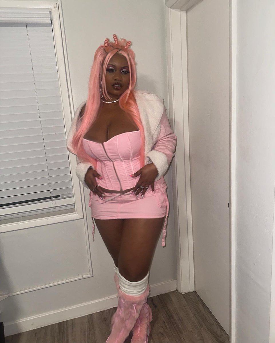 trinithick's tweet photo. Barbie Dangerous 🩷 #Pinkfriday2GAGCITYTour https://t.co/z2eoSbIE2C