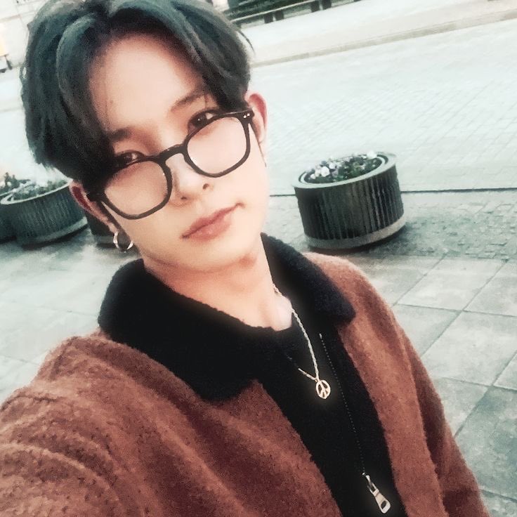 01lhsluvr's tweet photo. day 2 . . . 

hello! i’m mei ꩜, looking for interactive moots . 

- ✶ she/her 18 
- 𐙚 new to #kpoptwt #stantwt 
- ✶ ults : enhypen, tws, boynextdoor, zb1, ive, aespa, illit, lesserafim , riize
- 𐙚 any fandoms are welcome <3 

♡ / ✩ to be moots, thank you ₊⊹! https://t.co/jaEeFgIr9v