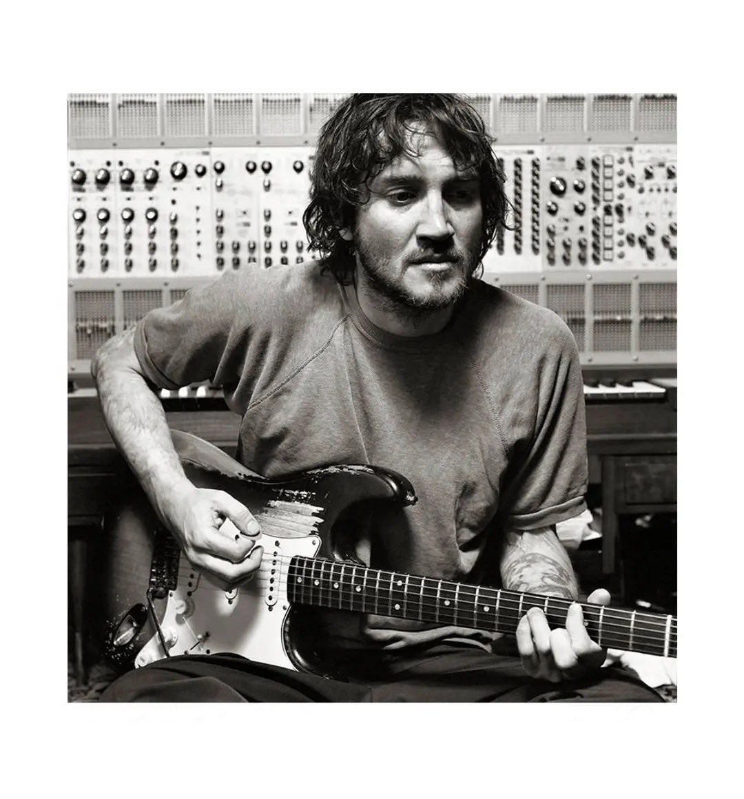 Happy Birthday John Frusciante!!!! 🥳♥️ 📸 Los Angeles, CA 🇺🇸 2005 by Justin Borucki #happybirthdayjohnfrusciante #JohnFrusciante