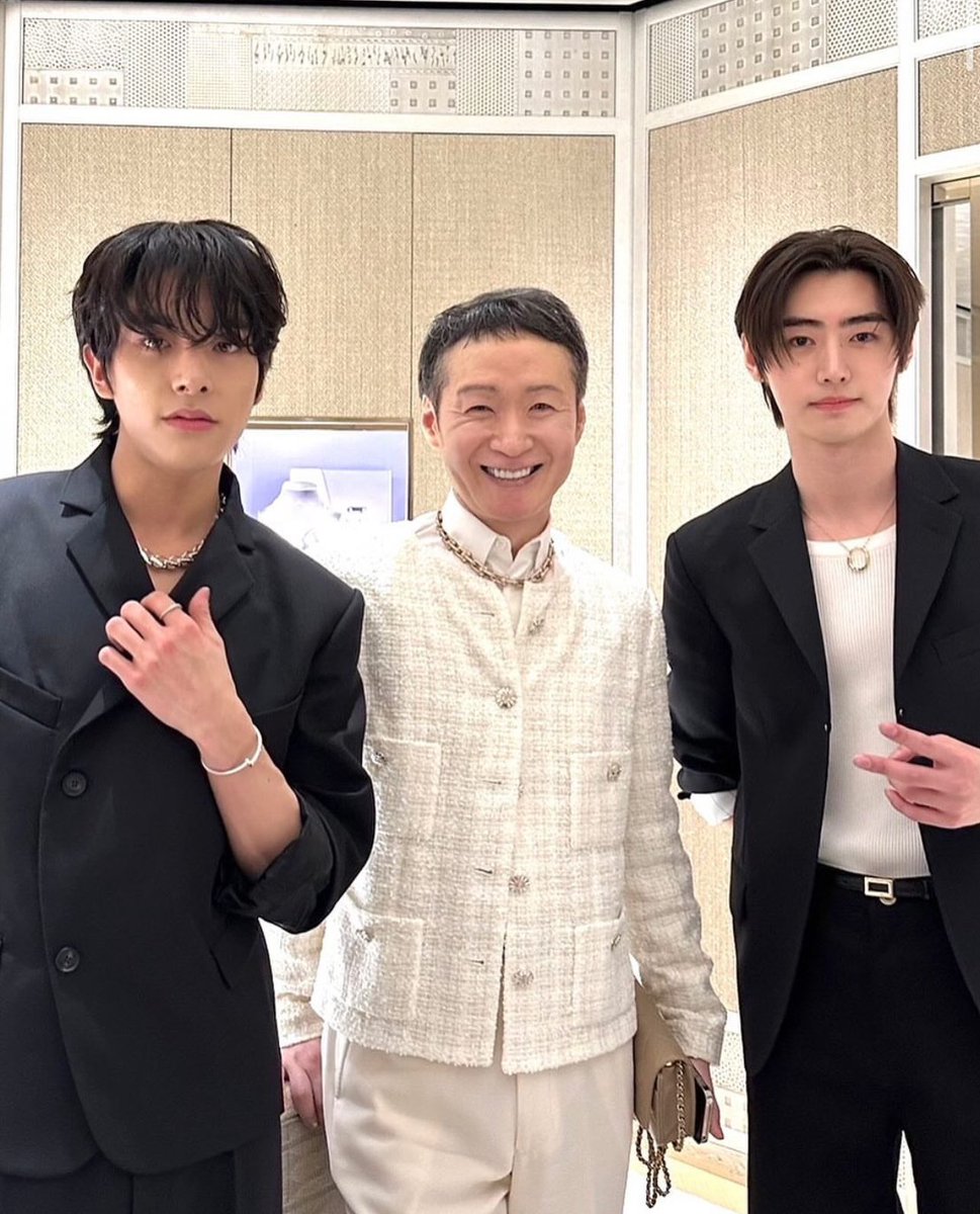 culinary researcher and beauty health executive j noritsugu pavel holst update with jakehoon from the Tiffany &amp; Co. event 🩵

“a miraculous three-shot with my favorite enhypen” 

#sunghoon #jake