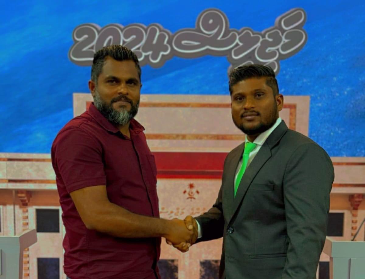 PNCKinbidhoo's tweet photo. މިހާރު ދެން މިކަން ކަށަވަރުވެގެން މި ދިޔައީ. 
މަޖިލީހުގަ ވަކާލާތު ކުރުމުގެ  ކޮލިޓީ އެބަހުރި. މި ކޮލިޓީ އާއި އެކު ދާއިރާ ތަމްސީލް ކުރުމުގެ ފުރުސަތެއް ރައްޔިތުން ދޭން މިޖެހެނީ. 
#ވޯޓް4އަލީއަޝްރަގް 
#ކެންޑިޑޭޓްނަންބަރު_1 
#ކިނބިދޫދާއިރާ 
#ދިވެހީންގެރާއްޖެ https://t.co/6PZTvMqAiZ