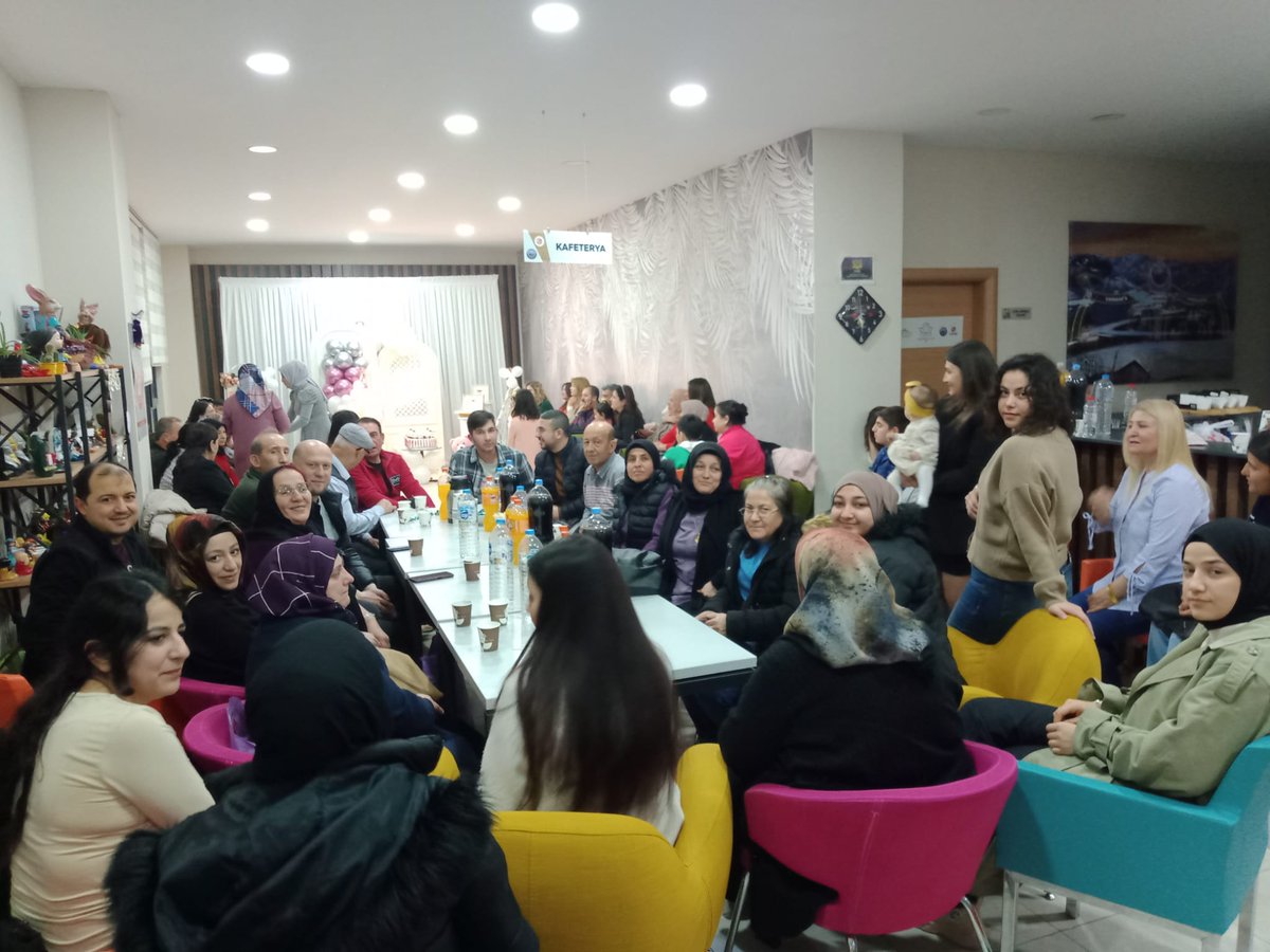 Zümra bebek 1 yaşında 🥳 iyi ki doğdun Zümra yeni yaşın sana güzellikler getirsin 🤗 Bilgi ve rezervasyon için Kadın Kültür Evimize müracaat edebilirsiniz. <a href="/osmanerenbilici/">Osman Eren Bilici</a> <a href="/serkankoyuncu03/">Serkan Koyuncu🇹🇷</a> <a href="/afyonkulturevi/">Afyonkarahisar Kadın Kültür Evleri</a>