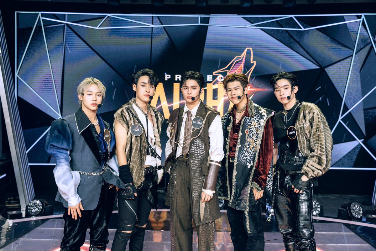 Nisa8689's tweet image. ในวันนี้เมื่อปีที่แล้ว~ คือวันที่เรายังดูโปรเจคอัลฟ่าอยู่~

#ProjectAlphaTHFinalEP #LYKN