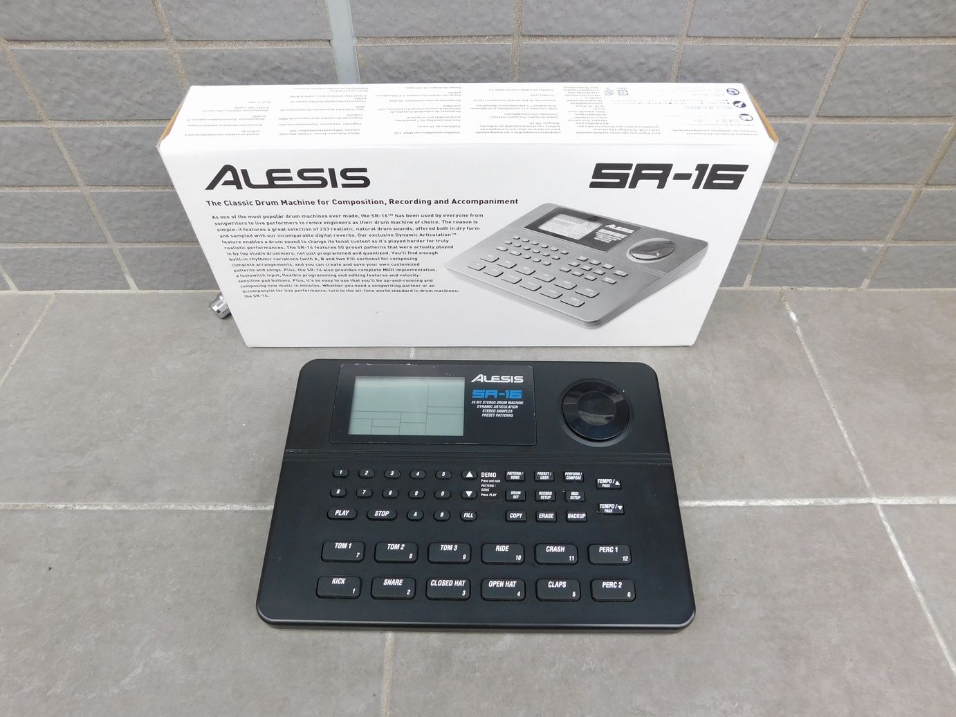 ALESIS SR-16 アレシス リズムマシン ALESIS ( アレシス ) SR-16 リズムマシン/ドラムマシン 送料無料