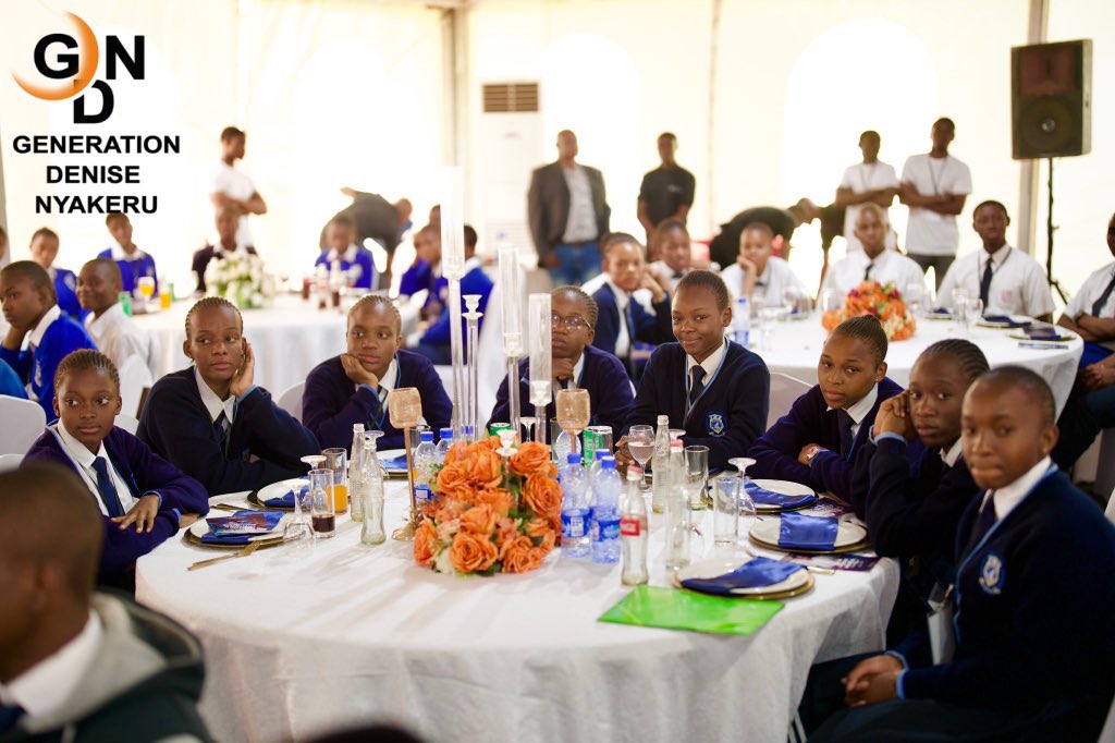 Grâce à l'initiative « EXCELLENTIA » de la Très Distinguée 1ère Dame de la République, Maman @DeniseNyakeru 🙏🏻, les Congolais ont maintenant la possibilité de recevoir des bourses pour étudier dans les meilleures universités du monde et bénéficier d'une instruction de qualité 📚.