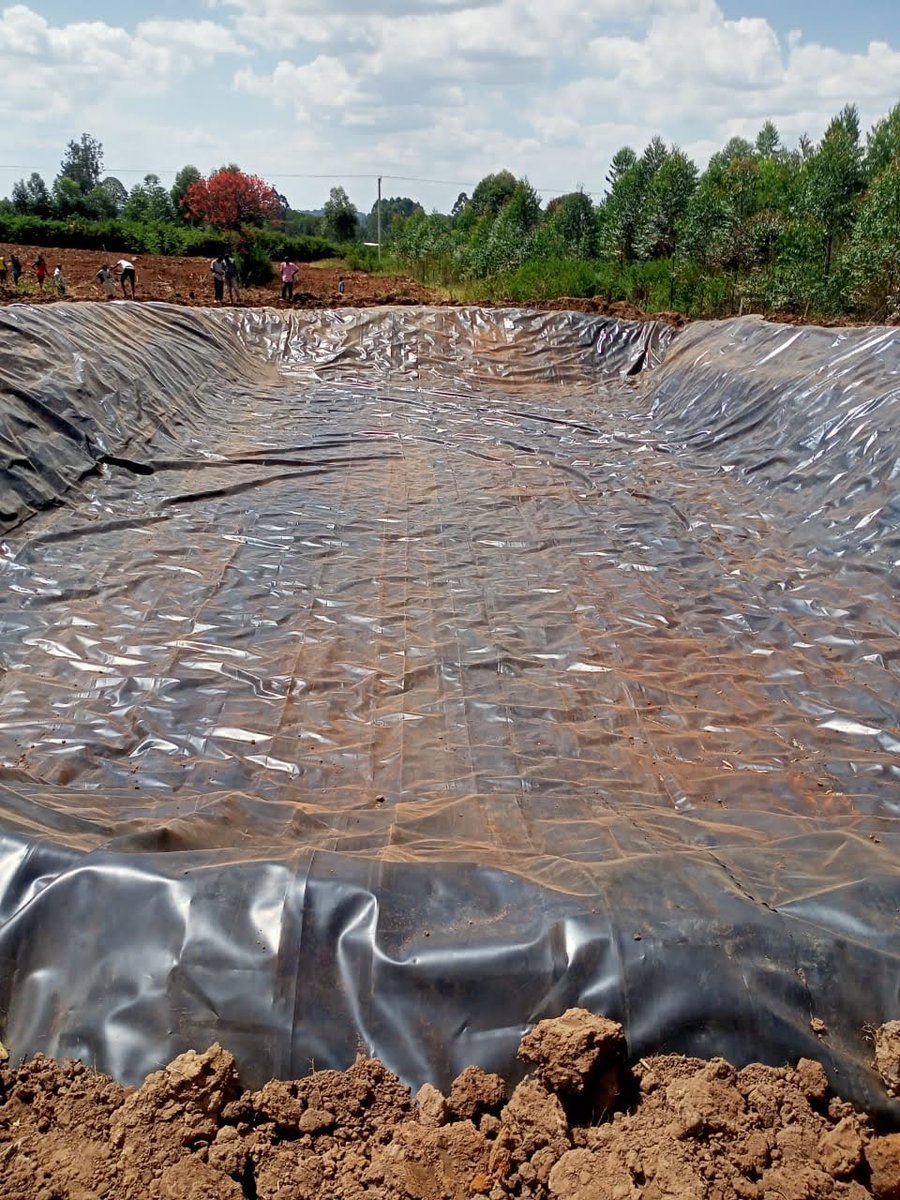 Farmers Knowledge Zone
Advantages of Rainwater Harvesting:
1. Harvesting rainwater ensures a sustainable water supply, especially during dry seasons or droughts.
2. Rainwater harvesting helps manage rainwater runoff, reducing the risk of flooding and soil erosion in urban and