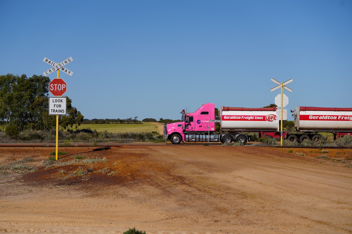 Australian Transport Safety Bureau study finds heavy vehicles more frequently involved in level crossing collisions than cars and other light vehicles bit.ly/3TmP9SG

#trucks #trucking #truckdrivers #truckingaustralia #truckingindustry #RoadSafety
