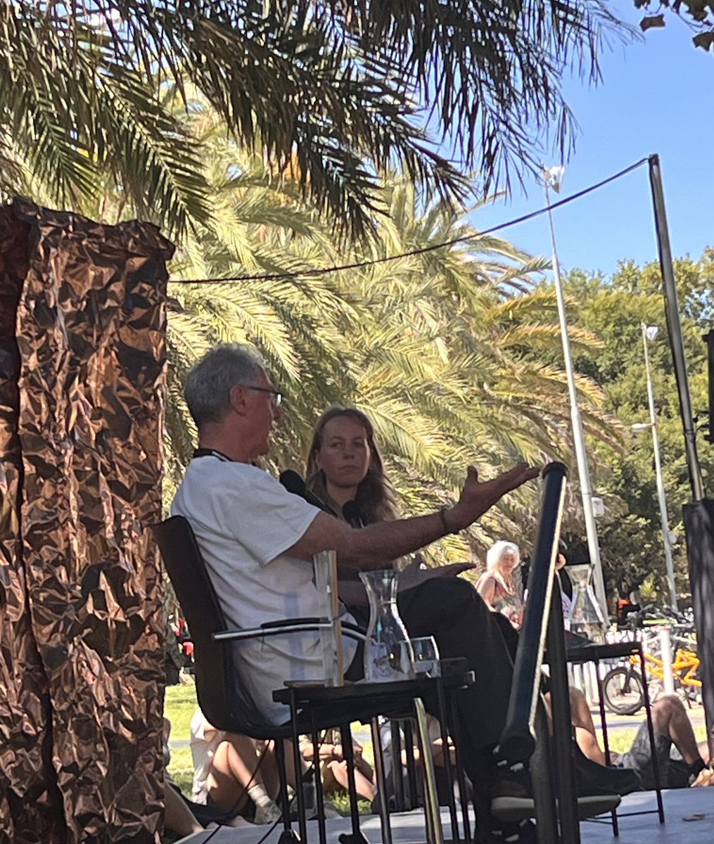 There was a worldwide uptake in #BirdWatching (& binocular buying) during COVID lockdowns. ‘Look at all the birds who have come to our backyard!’ (They’d always been there but we’d never been there to notice them) @MagpiejonesD #AdlWW @adelwritersweek