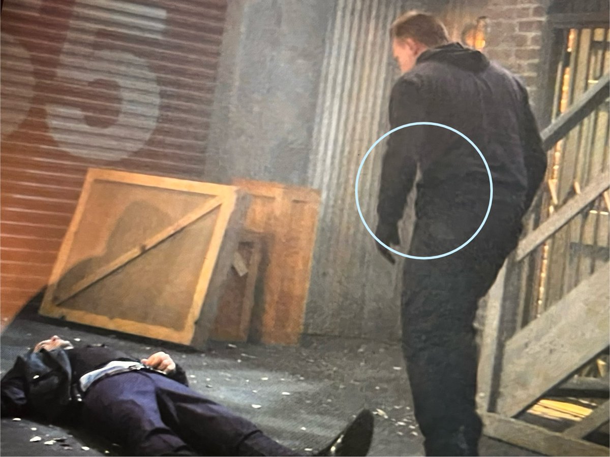 Sam_fan_forever's tweet photo. After the gunman went down, Jason went to check if he was alive and then tend to Dante.. We can see he’s clearly NOT shot.
Unless it’s terrible editing and they put the blood on later
#GH #WelcomeBackJason #SteveBurton https://t.co/64P2e8VpQ3