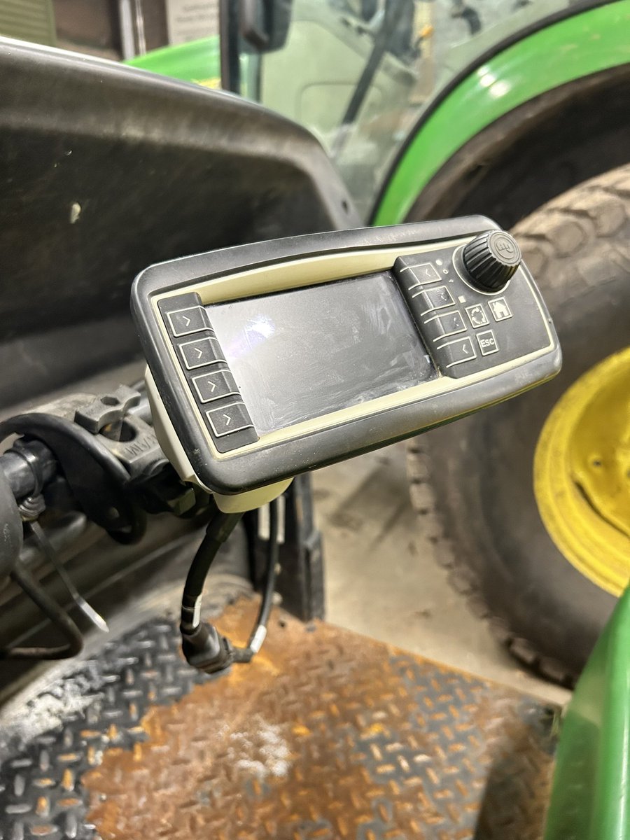 By chance does anyone in the Surrey area use this screen with the Dakota 410 top dresser? And would be willing to let me borrow it for a couple of days? Ours has fully died now on maintenance week 👍🤦‍♂️ Thank in advance 🙌