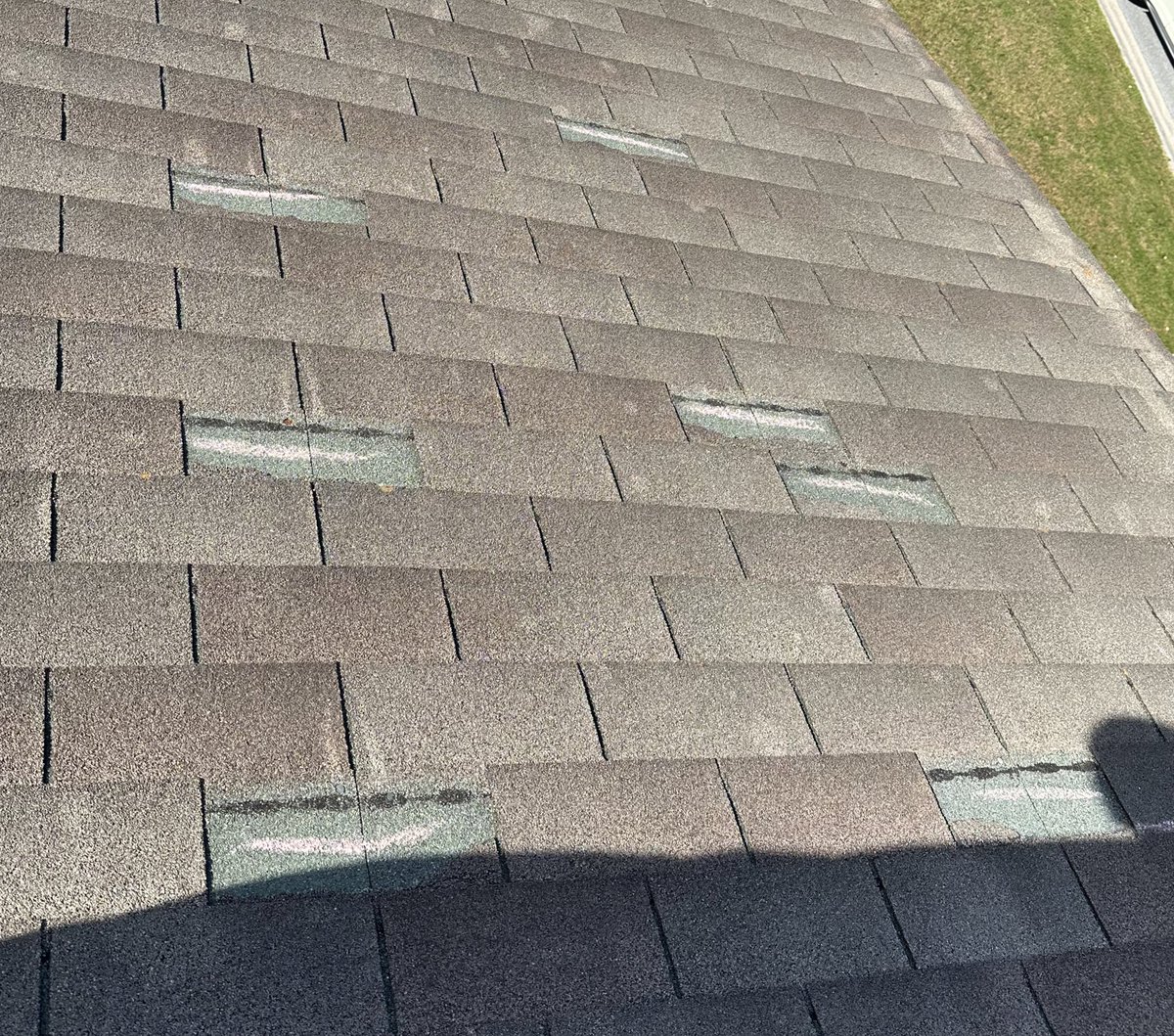 Does your #Roof have #MissingShingles like this ?

#Roofing #Contractor #FreeRoofInspections #FreeEstimates #HomeRemodeling #HomeRenovations