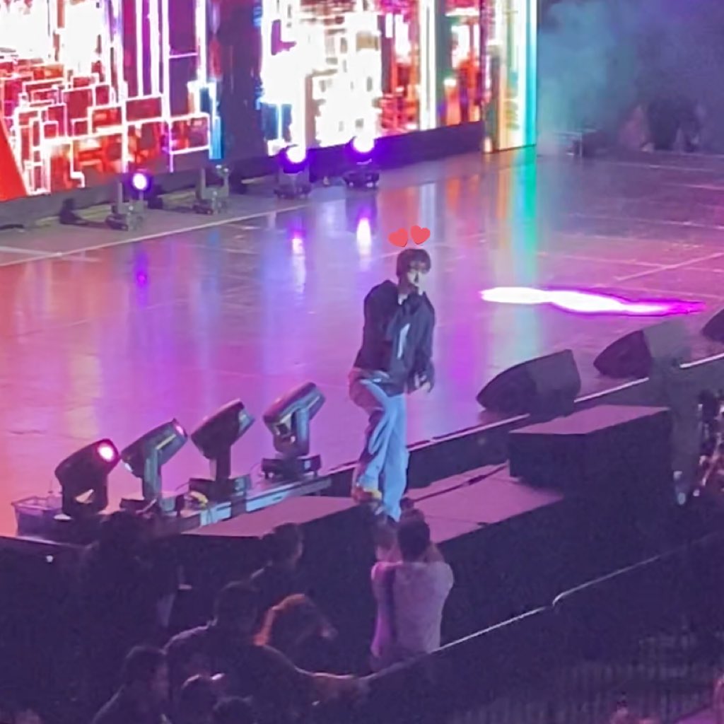 enhalynnie's tweet photo. Hii here's a reference view for the lowerbox in moa arena if may aattend sainyo for enhypen bench fanmeet. This was last night during B.I's fanmeet and mas near pa siya in person promise

#ASweetExperienceWithBENCH #BENCHandENHYPEN https://t.co/4tKyvNf5I2