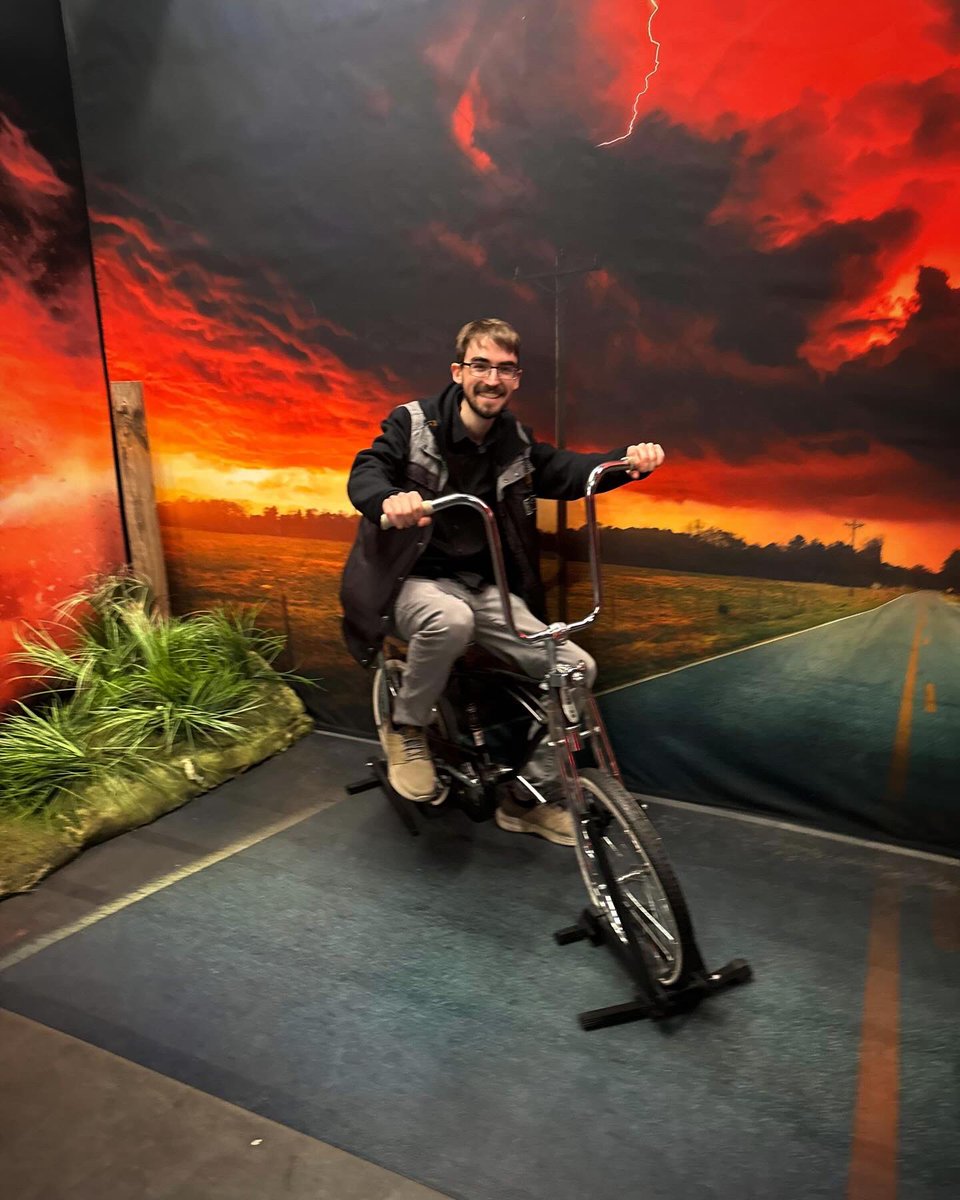 DatBoyGz's tweet image. Let me know if you guys need a stunt double for @SadieSink in season 5, I’m available. @netflix