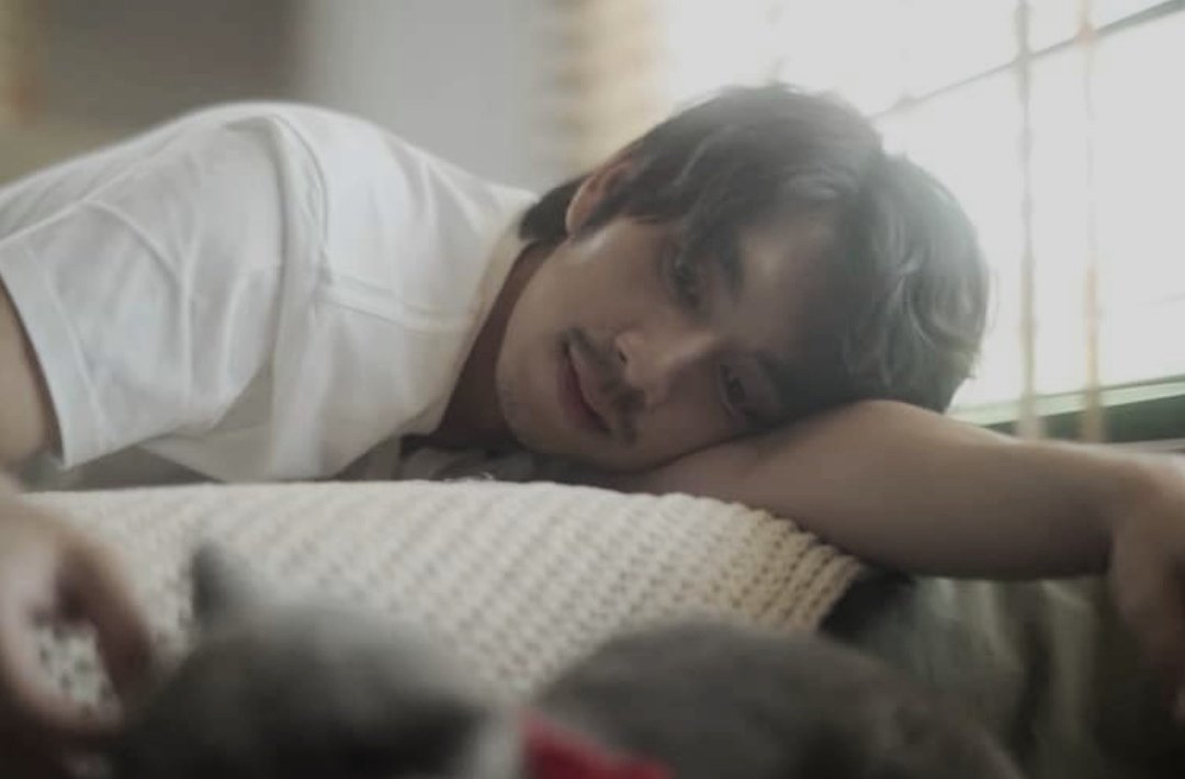 ปกติไม่ได้ติดตามนักแสดงไทยนะครับ แต่พูดได้เลยว่านักแสดงคนนี้ (ไม่รู้จักชื่อครับขอโทษแฟนคลับด้วย) หล่อแล้วยังมีรอยยิ้มที่น่ารักที่สุดในโลกแล้วครับ 😅