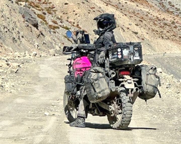 विदेशी बाईकर फर्नांडा और उनके पति के साथ एक मार्च की रात क्या हुवा था उसकी एक एक डिटेल्स आई है| 7 लोगों से बर्बरता पुर्वक फर्नांडा का रेप किया l फर्नांडा के साथ घटी घटना इतनी भयावह और घिनौनी है कि पुरी बात नही लिख भी नही सकती | अपने साथ इतनी बर्बरता झेलने के बावजुद बाईकर फर्नाडा