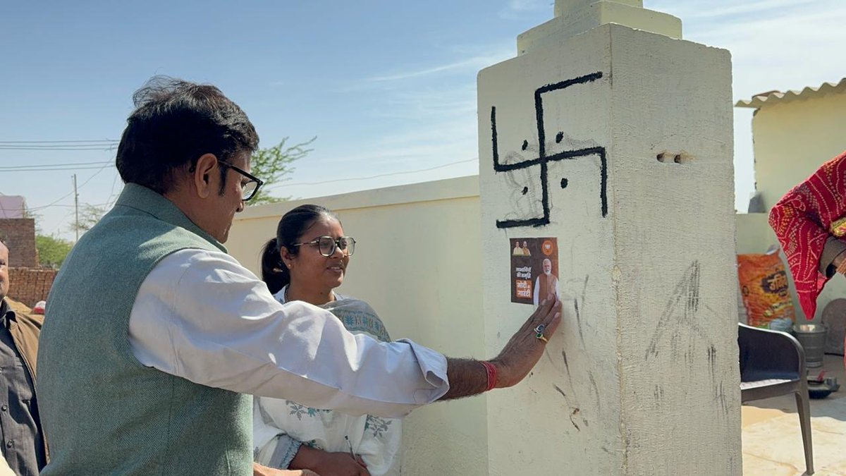 लाभार्थियों की समृद्धि
मोदी जी की गारंटी

माननीय प्रधानमंत्री श्री <a href="/narendramodi/">Narendra Modi</a> जी के आह्वान पर आज चूरू के रतननगर में केन्द्र सरकार की प्रधानमंत्री उज्ज्वला योजना, प्रधानमंत्री स्वनिधि योजना, मुद्रा योजना, प्रधानमंत्री आवास योजना, स्वच्छ भारत मिशन सहित अनेकों जनकल्याणकारी