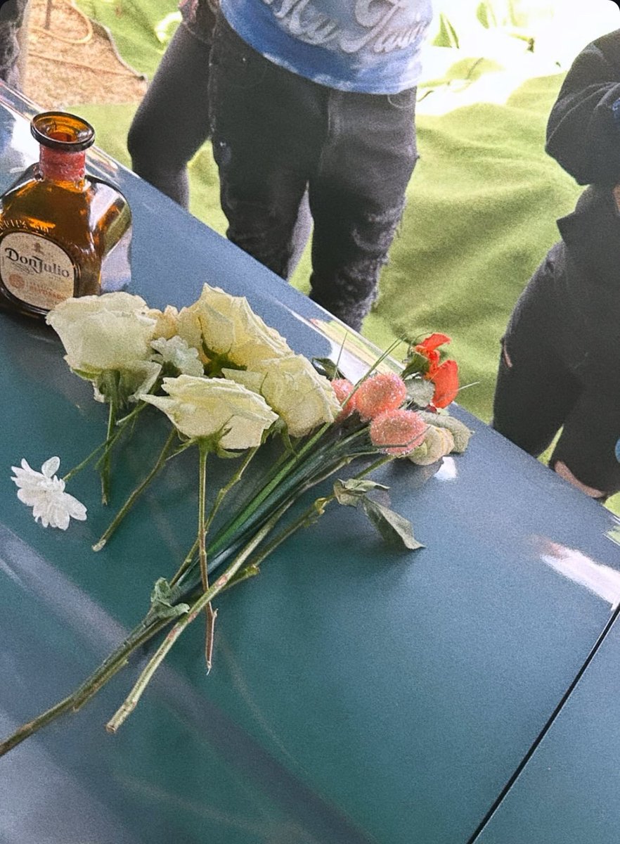 LiilRih's tweet photo. Sht hurt me too da core seein Brodie in dat casket I hate dat this the last time I get too see yu man rest up tho nigga😢 #longlivecris https://t.co/dIC8c1Hfhw