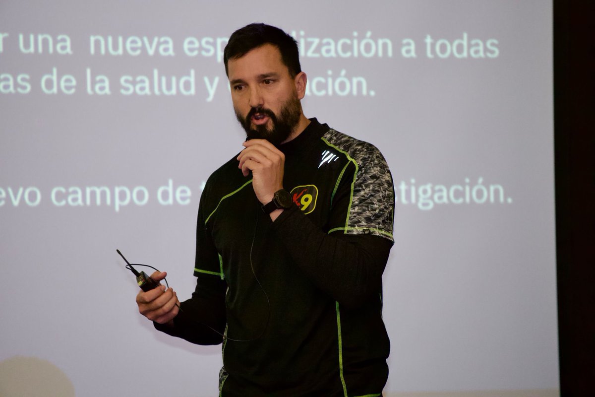 k9malaga's tweet photo. 👨🏻‍🏫 El pasado lunes estuvimos en  la Facultad de Ciencias de la Salud (@CCSaludUMA) de la Universidad de Málaga para abrir la semana cultural con una charla sobre “El apoyo del perro en la sanidad y en la educación”.

🔴⚫️🟡 #K9Malaga #SemanaCultural #UMA https://t.co/1UzhR7FDPa