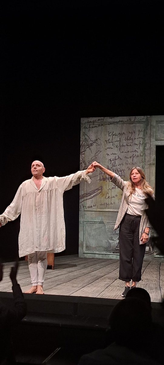 Comenzamos la semana viendo  #diariodeunloco protagonizada por <a href="/MARIOIVANMART19/">MARIO IVAN MARTINEZ MORALES</a> en el <a href="/Helenico/">Centro Cultural Helénico</a> <a href="/elteatrocdmx/">Cartelera de Teatro</a>  👏🎭✨️