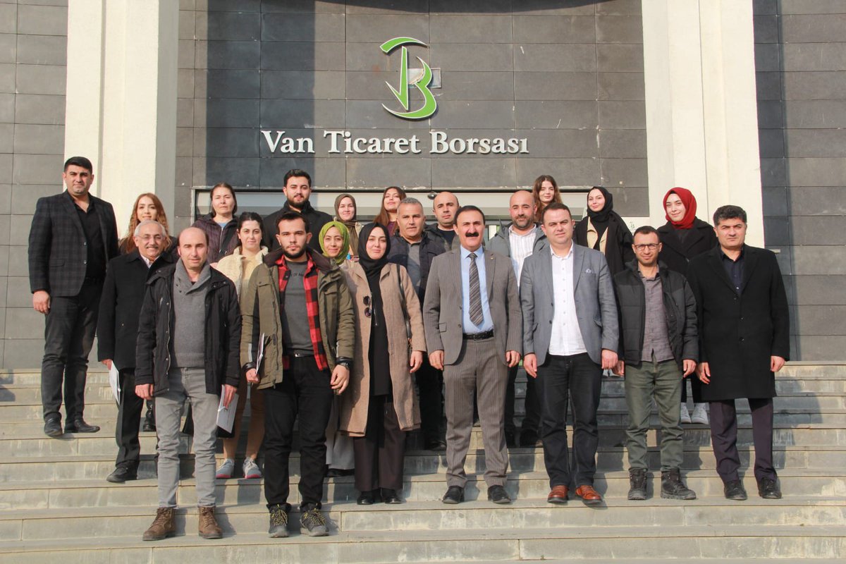 Gelecek Tarımda... Van YYÜ Zir. Fak. Tarım Ekonomisi Böl. Öğretim Üyesi Doç. Dr. @mustafaterin bölüm hocaları ve öğrencileri borsamızı ziyaret etti. Borsamızın görev ve sorumluluklarını anlatan bir sunum yaptık. Öğrencilerimizin heyecanına ortak olduk @MuratTuncturk @Nayifsuer