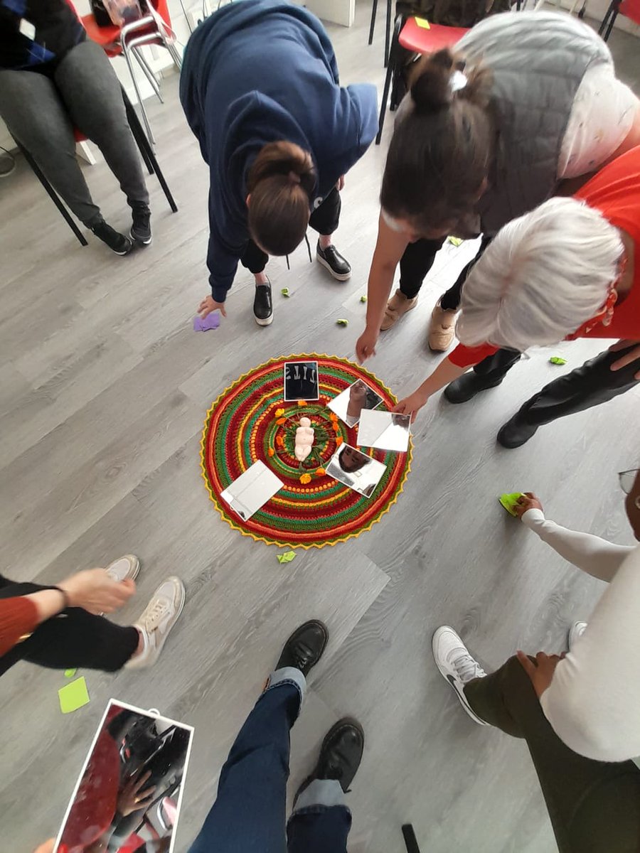 CreuRojaTRS's tweet photo. Taller del #ProjecteCRECE amb la col·laboració de la Cooperativa @Magranes, realitzant l'activitat de "Laboratori d'un cos sincer" i treballant amb les dones participants, l'autoestima, l'autoconcepte i la neutralitat corporal.
#FemComunitat @MSocialGob #NextGeneratioEU https://t.co/QVm9EwglkD