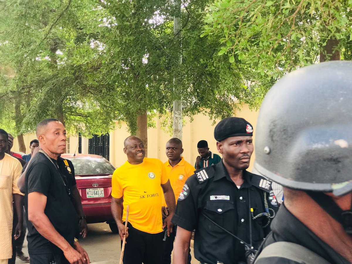 FCT_DRTS's tweet photo. DRTS Head of Task Force addressing Keke NAPEP and Motorcycle operators along Asokoro - Guzape axis. 

#FCTDRTS #DRTSTaskForce https://t.co/X9J4h3xYvv