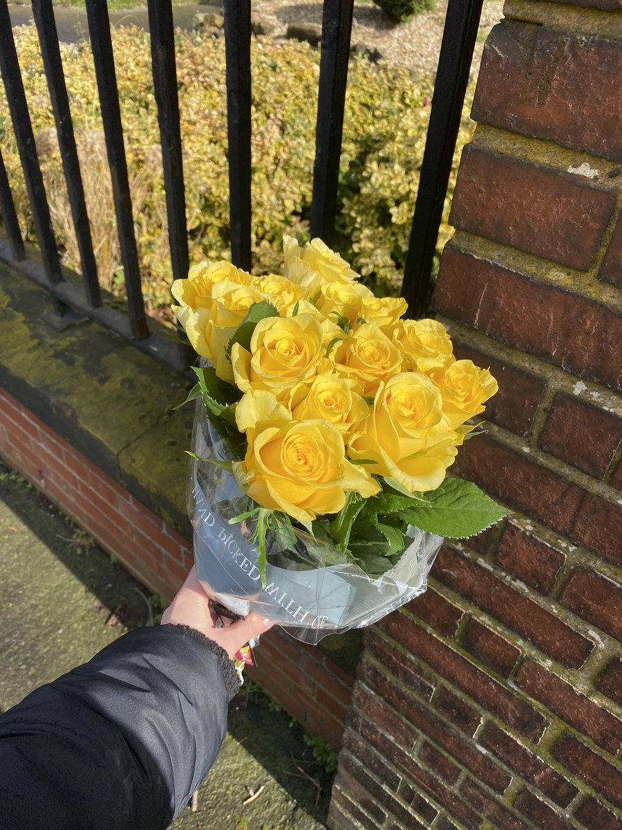 These really brightened my Tuesday morning! A really lovely thank you from <a href="/KEVIHandsworth/">KEVIHS</a> following a SaLT parent workshop 😍💐 
#KindnessMatters