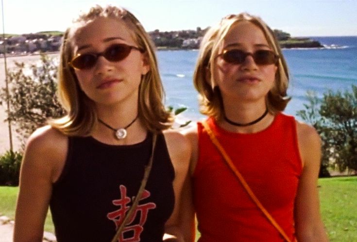 itchycstellan's tweet image. ai meu deus como pode já existir uma geração q não conhece as gêmeas olsen???? tipo assim, elas são UM MARCO na cultura pop nos anos 2000