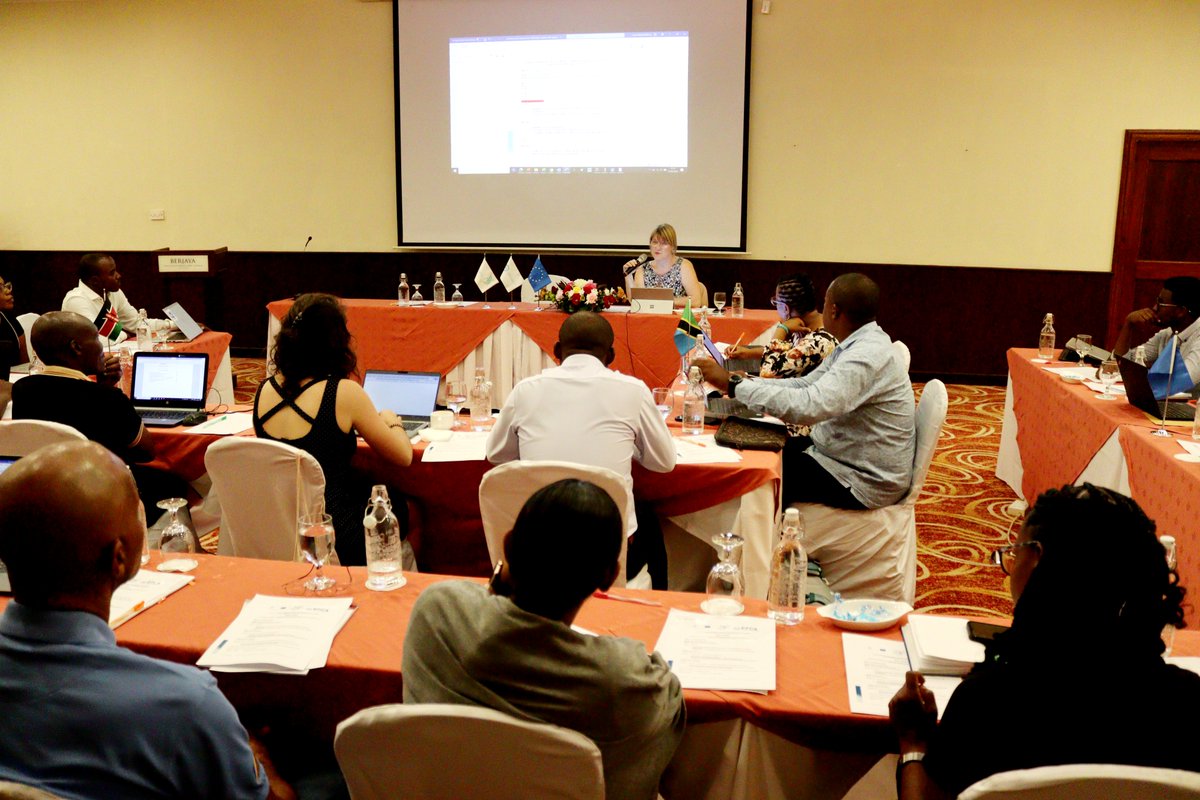 EFCA_EU's tweet photo. 📍Mahé 🇸🇨 | Catch certification📄& traceability training
🗣️ for English-speaking countries
👥30 participants from Seychelles, Kenya, Somalia, & Tanzania
🤝under the MoU with the @commission_coi & #ECOFISH
This follows the 1st event held in🇲🇺for French-speaking countries. #IUU https://t.co/yN8hguYEqF