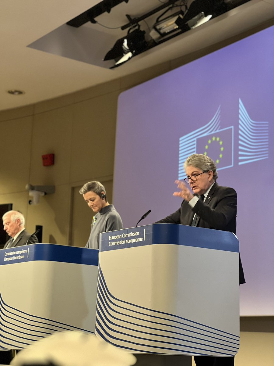 L’Europe de la défense est en marche!🇪🇺 Et c’est une chance. Une chance pour la #compétitivité de notre industrie. Une chance pour la #crédibilité du pilier européen au sein de l’OTAN. Une chance pour la #sécurité de nos concitoyens. ec.europa.eu/commission/pre… #EUDefence