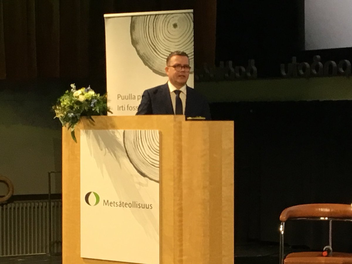 EU-vaikuttamisessa meidän ei tarvitse aina sanoa ei, ei ja ei. 

Sen sijaan voimme hyvin osoittaa, että meillä on ratkaisuja ja teknologiaa Eurooppaa kohtaavien haasteiden ratkaisemisessa, muistuttaa pääministeri ⁦<a href="/PetteriOrpo/">Petteri Orpo</a>⁩ #metsäteollisuus kevätseminaarissa.