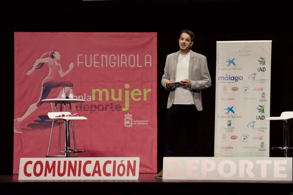 🎙️ “Cᴏᴍᴜɴɪᴄᴀᴄɪᴏ́ɴ﹐ Iɢᴜᴀʟᴅᴀᴅ ʏ Dᴇᴘᴏʀᴛᴇ”

🗣️ <a href="/DaniMarin1/">Dani Marín</a> ya está en el escenario presentando nuestra charla-coloquio de esta mañana en <a href="/fuengirola/">Ayto. Fuengirola</a>.

🛼 <a href="/NaBaldizzone/">Natalia Baldizzone</a> 
🥋 <a href="/mariatorresgr8/">MARIA TORRES</a> 
⚽ Noelia Ruiz

🟠🟣#comdxtigualdad