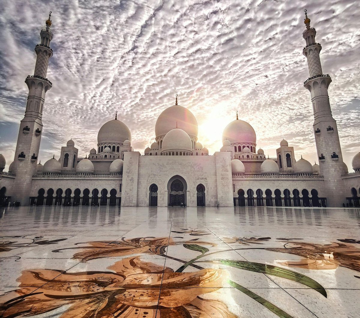 jetservicenl's tweet photo. Abu Dhabi, the glittering capital of the United Arab Emirates, beckons with its captivating blend of modern marvels and ancient traditions. 
Arrive in Style: Explore Abu Dhabi in Luxury with a Challenger 650
https://t.co/9DFfTyHqPW https://t.co/Il8GuRsjOF