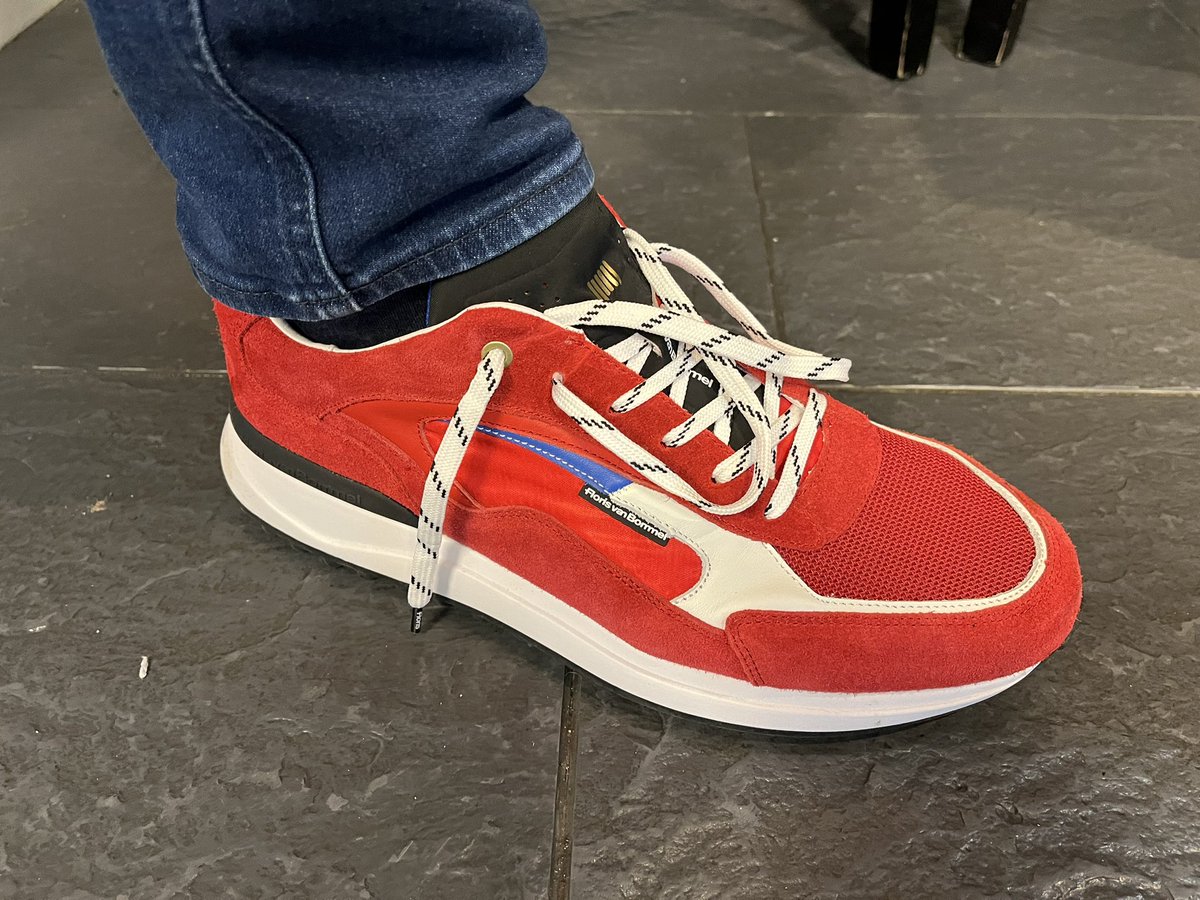 Ze zijn er weer 🥊#brandweersneakers #brandweer