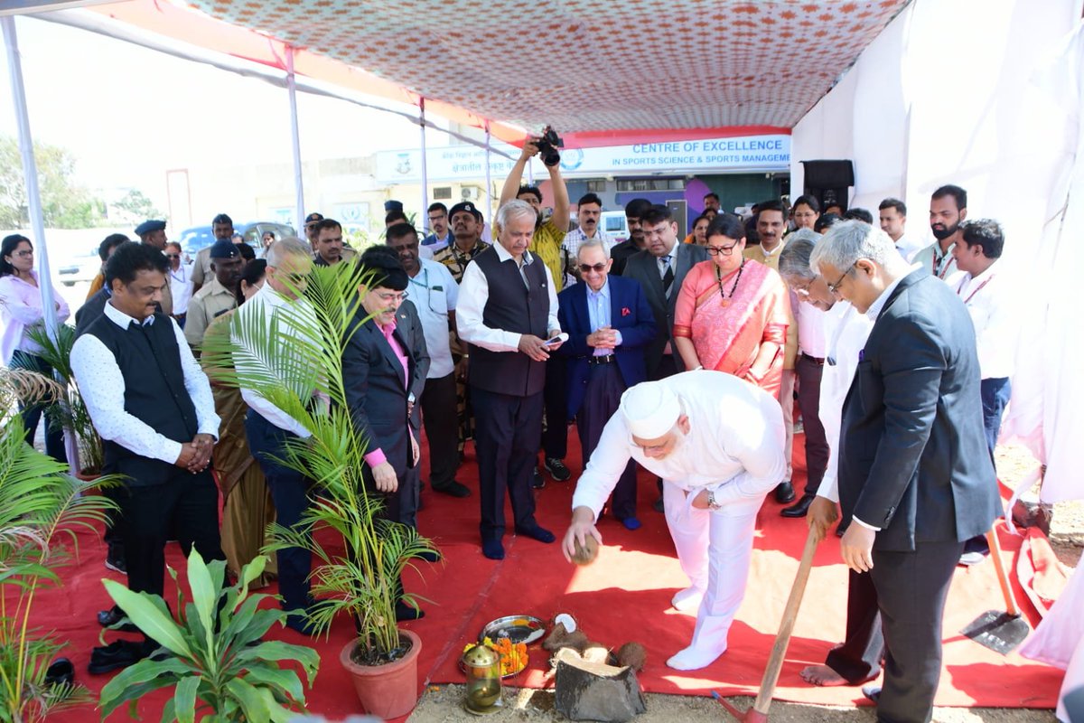 Union Minister @smritiirani attended the bhoomipujan ceremony for construction of the Centre for Avesta-Pahlavi Studies at University of Mumbai Kalina Campus, today The Center will be established for study and research of the ancient, rich and glorious Parsi-Zoroastrian culture