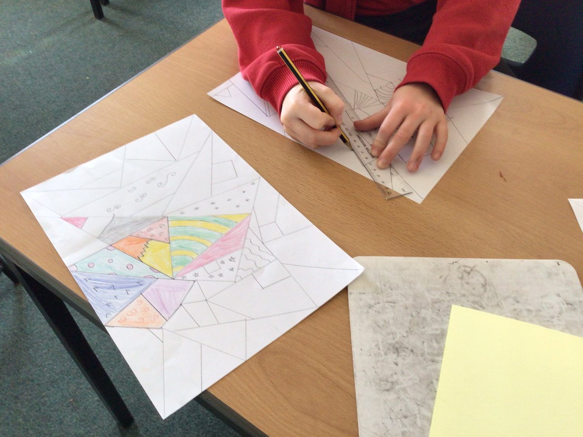 TrellechPrimary's tweet image. Year 4 identifying different angles and measuring this morning. @EAS_Numeracy #angles #protractor #practicalmaths #geometricalart