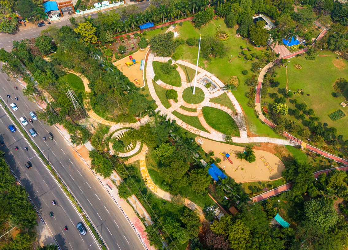 BDA_BBSR's tweet photo. #Bhubaneswar gears up to witness a one of a kind National Flag Plaza inside MG park, named #DhwajaKshetra". Envisioned to foster a sense of community pride in our flag the site aims to enlighten citizens about the national flag's evolution and its significant historical figures. https://t.co/HfjJLpZcWy
