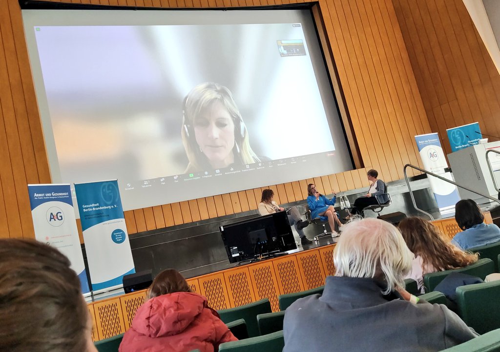 Kongress Armut und Gesundheit (@kongress_aug) on Twitter photo "Dinge, die gut für's #Klima sind, sind auch für die #Gesundheit gut." Maja Göpel <a href="/beyond_ideology/">Maja Goepel @beyond-ideology.bsky.social</a> und Alena Buyx <a href="/alena_buyx/">Alena Buyx</a> im Gespräch mit Maike Voss @maike_voss und Maren Janella. 😊 #KongressAuG2024 "Dinge, die gut für's #Klima sind, sind auch für die #Gesundheit gut." Maja Göpel <a href="/beyond_ideology/">Maja Goepel @beyond-ideology.bsky.social</a> und Alena Buyx <a href="/alena_buyx/">Alena Buyx</a> im Gespräch mit Maike Voss @maike_voss und Maren Janella. 😊 #KongressAuG2024
