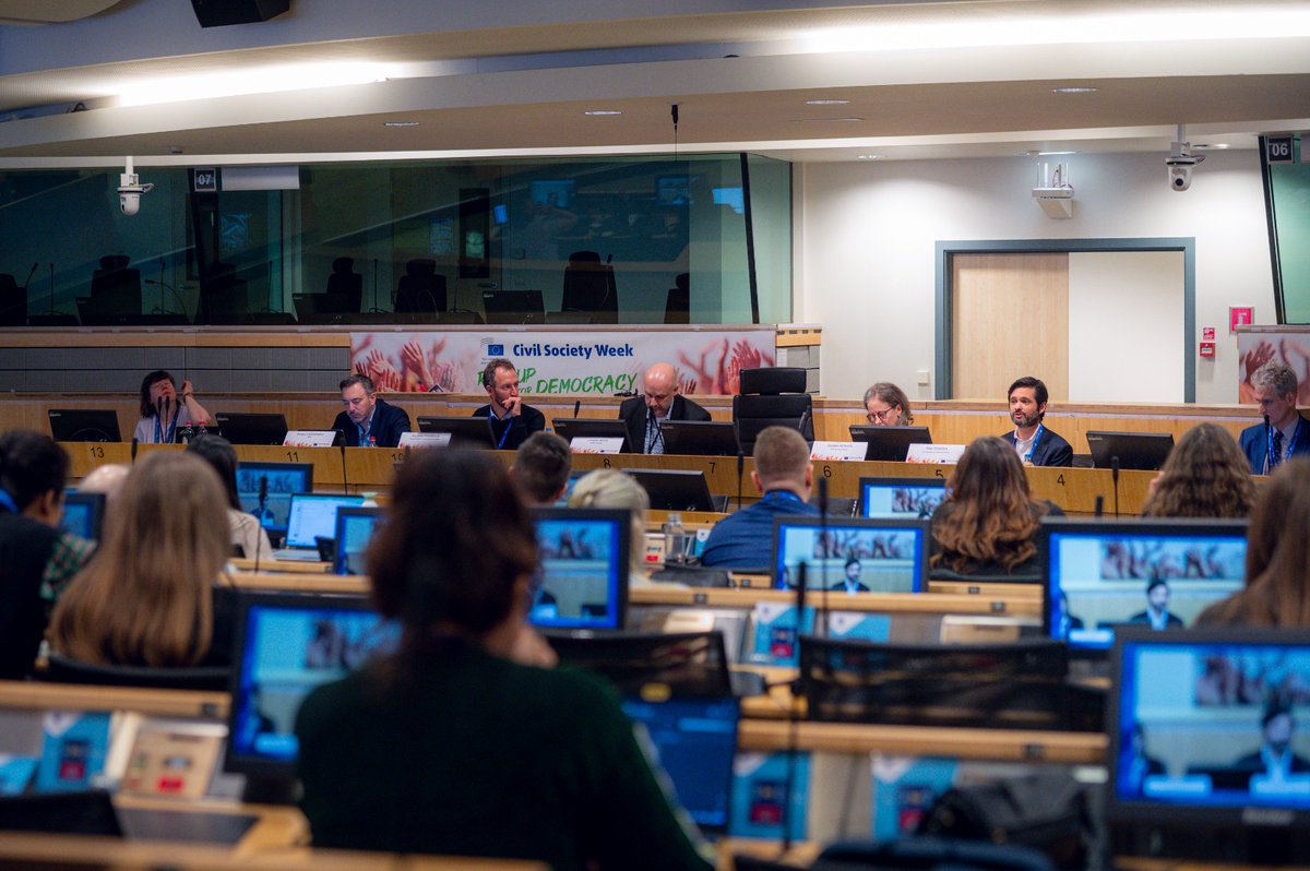 EESC_CivSocRel's tweet photo. Discussing about Threats to Democracy 

@SLagodinski: ''#CivilSociety organizations are our potential alliances to fight the threats to democracy.  @Europarl_EN’s can support them  by creating a European fund and protect them from receiving donations from countries outside the EU https://t.co/uywZ08Z3Tz