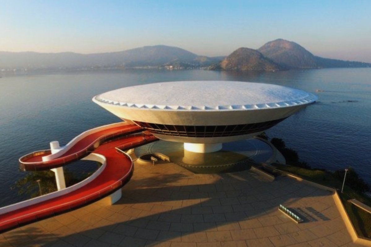 luusssso's tweet photo. Curves by Brazilian architect Oscar Niemeyer https://t.co/lCUCnsAr1e